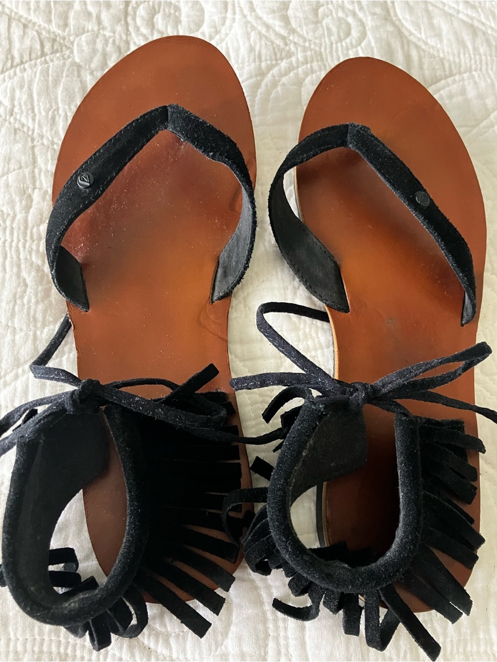Volcom Black Suede Fringe Sandals Women’s Size 8 Ankle Wrap Boho Flat